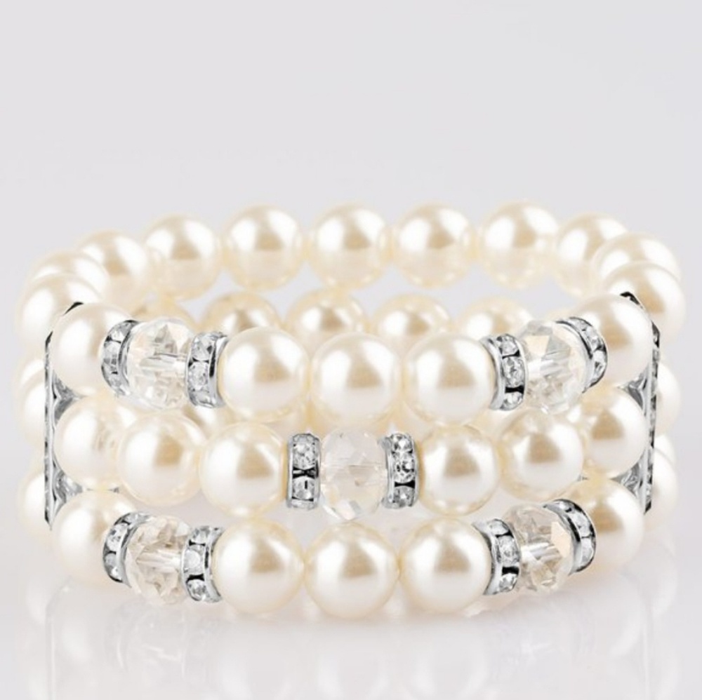 Paparazzi Pearl and Rhinestone bracelet